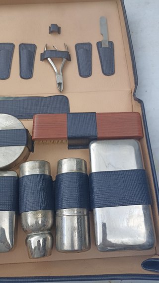 Neceser de aseo vintage bastante completo