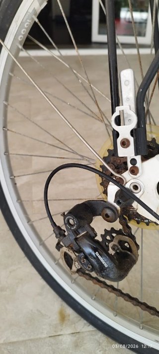 Bicicleta de paseo CONOR blanca cambio Shimano