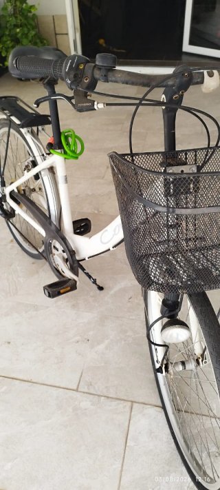 Bicicleta de paseo CONOR blanca cambio Shimano