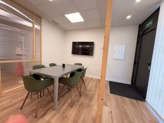 COWORKING  se alquila mesa fija