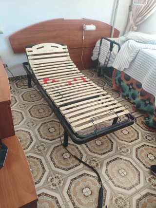 Cama de hospital articulada