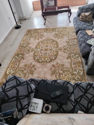 Alfombra beige y multicolor
