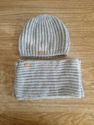 Gorro y bufanda de punto gris niño o niña