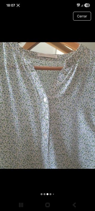 Camisa florecitas verdes y blancas