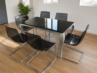 Mesa Comedor Negra y Sillas Diseño