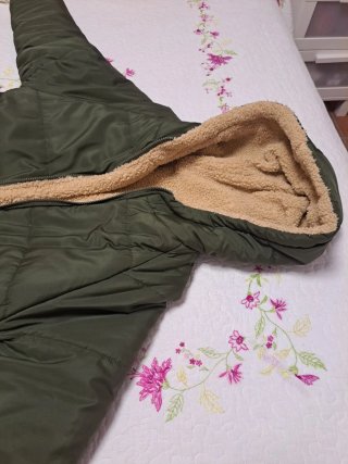 Anorak largo reversible verde.