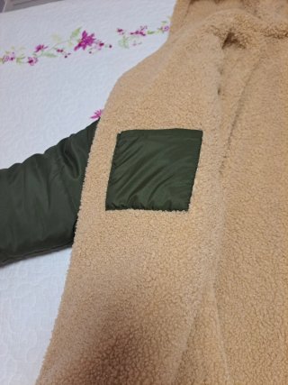 Anorak largo reversible verde.