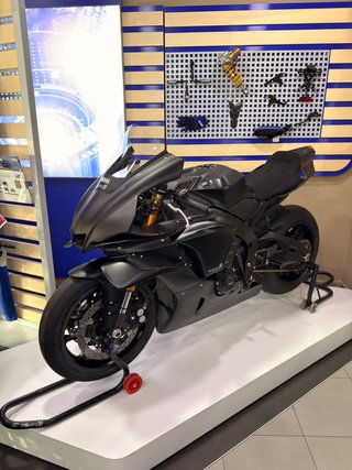 YAMAHA R1 GYTR