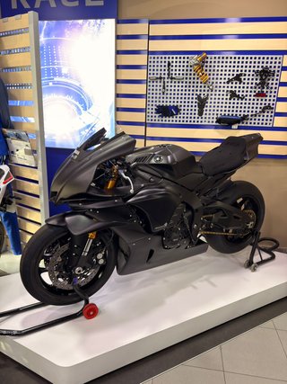 YAMAHA R1 GYTR