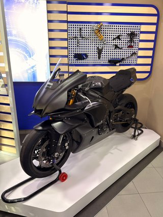 YAMAHA R1 GYTR