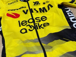 NUEVO. (TALLA XS) Maillot Visma Lease a Bike 2025