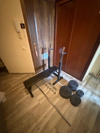 Banco de pesas con barra y discos 70kg