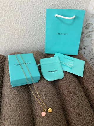 Collar Tiffany & Co. doble corazón rosa y oro