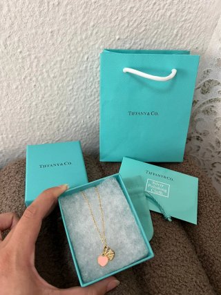 Collar Tiffany & Co. doble corazón rosa y oro