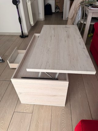 Mesa comedor extenexten y centro elevable y cajón.