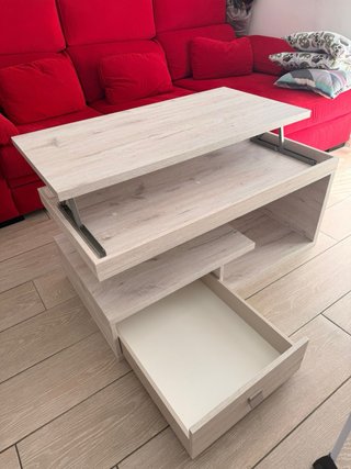 Mesa comedor extenexten y centro elevable y cajón.