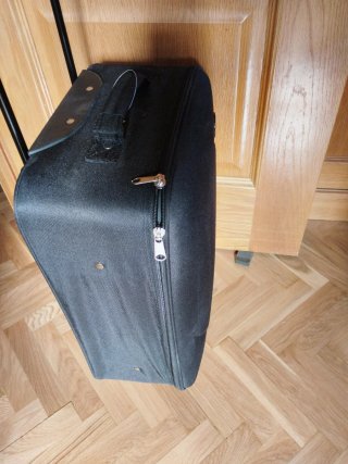 Maleta trolley negra con ruedas