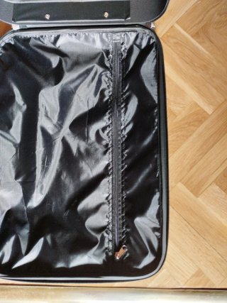 Maleta trolley negra con ruedas