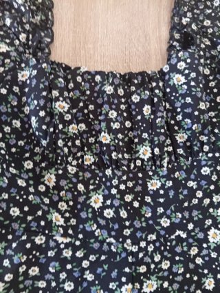 Mono floral escote cuadrado talla xs