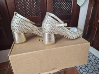 Zapatos Celeste dorados talla 36