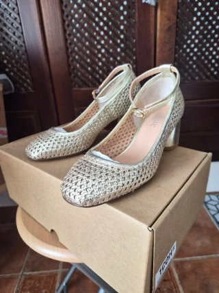 Zapatos Celeste dorados talla 36