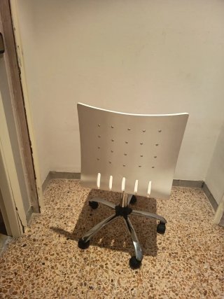 Silla de oficina blanca