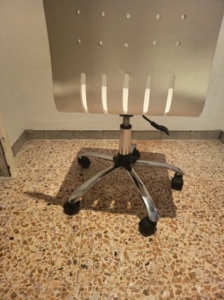 Silla de oficina blanca