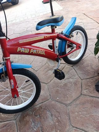 Bicicleta infantil Paw Patrol roja