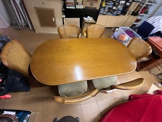 Mesa comedor y 6 sillas clásicas