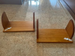 2 Estantes Pino 40x20cms. Se venden juntas.