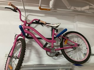Bicicleta rosa infantil