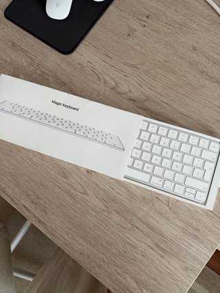 Apple Magic Keyboard QWERTY Plata/Blanco 2024