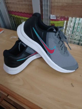 Zapatillas Nike Negras y Grises