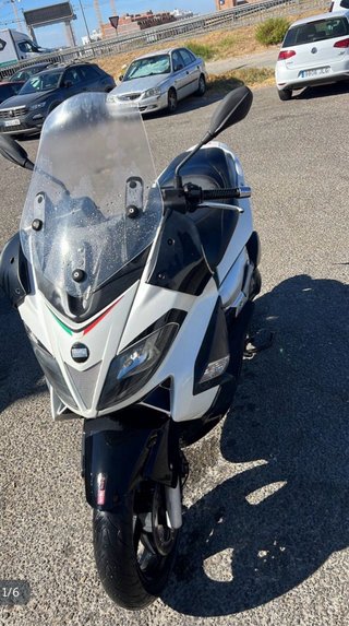 Aprilia SR Max 125 Maxi Scooter
