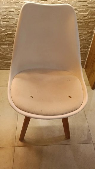 Mesa extensible más cuatro sillas