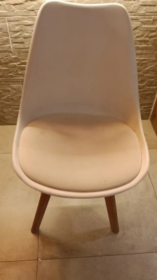 Mesa extensible más cuatro sillas