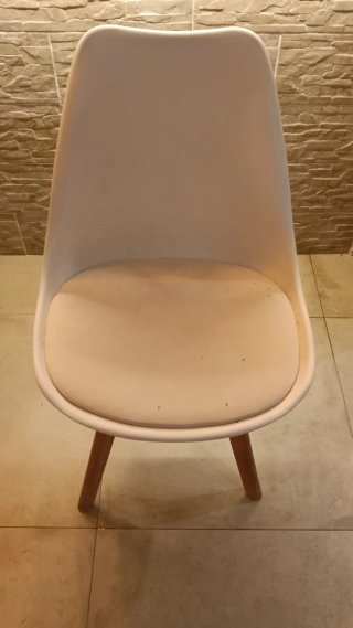 Mesa extensible más cuatro sillas
