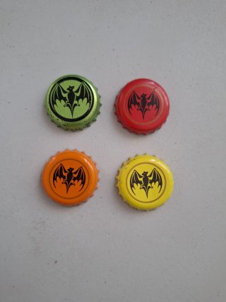 4 tappi Bacardi