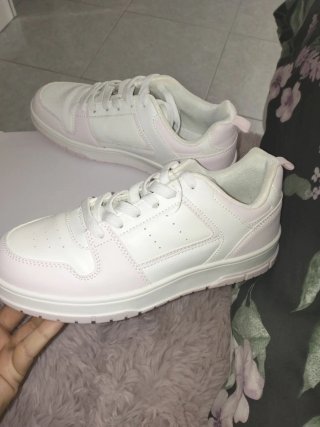 Zapatillas blancas y rosas