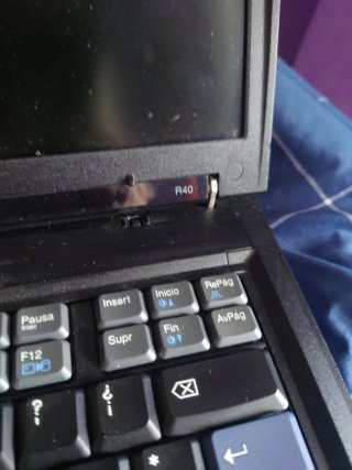 Portátil IBM ThinkPad R40