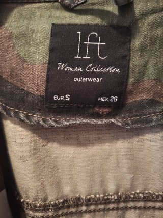 Chaqueta militar con estampado de pez koi