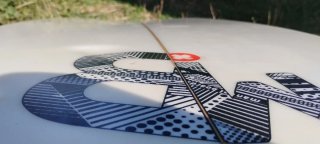 Tabla de surf MB Star 5'10 con invento y quillas