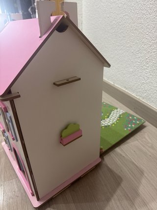 Casa de muñecas de madera