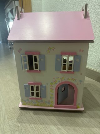 Casa de muñecas de madera