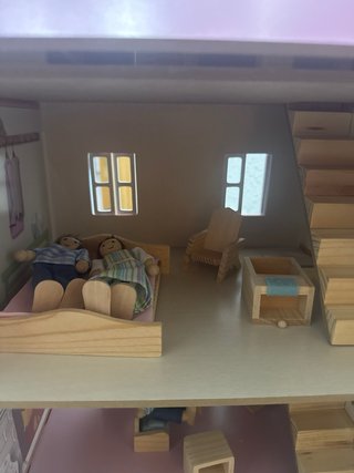 Casa de muñecas de madera