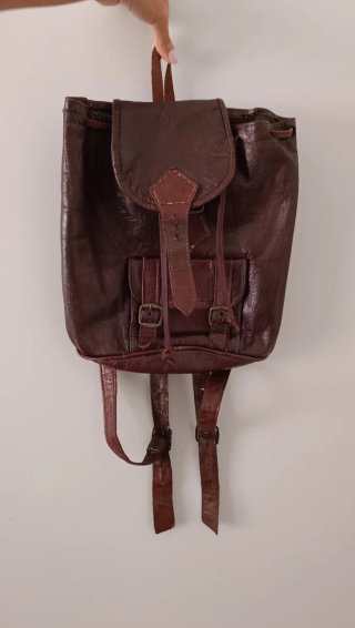 Mochila de cuero marrón