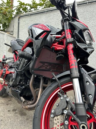Kawasaki Z900 Negra/Roja