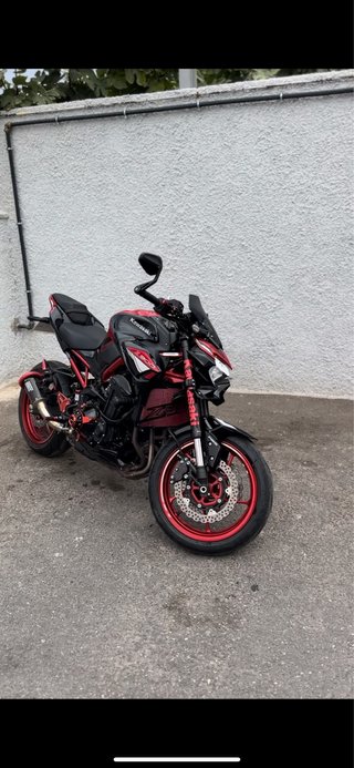 Kawasaki Z900 Negra/Roja