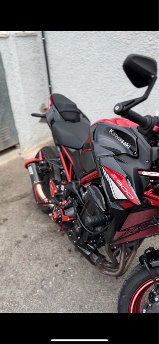 Kawasaki Z900 Negra/Roja