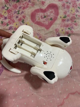 Perro de juguete blanco y azul